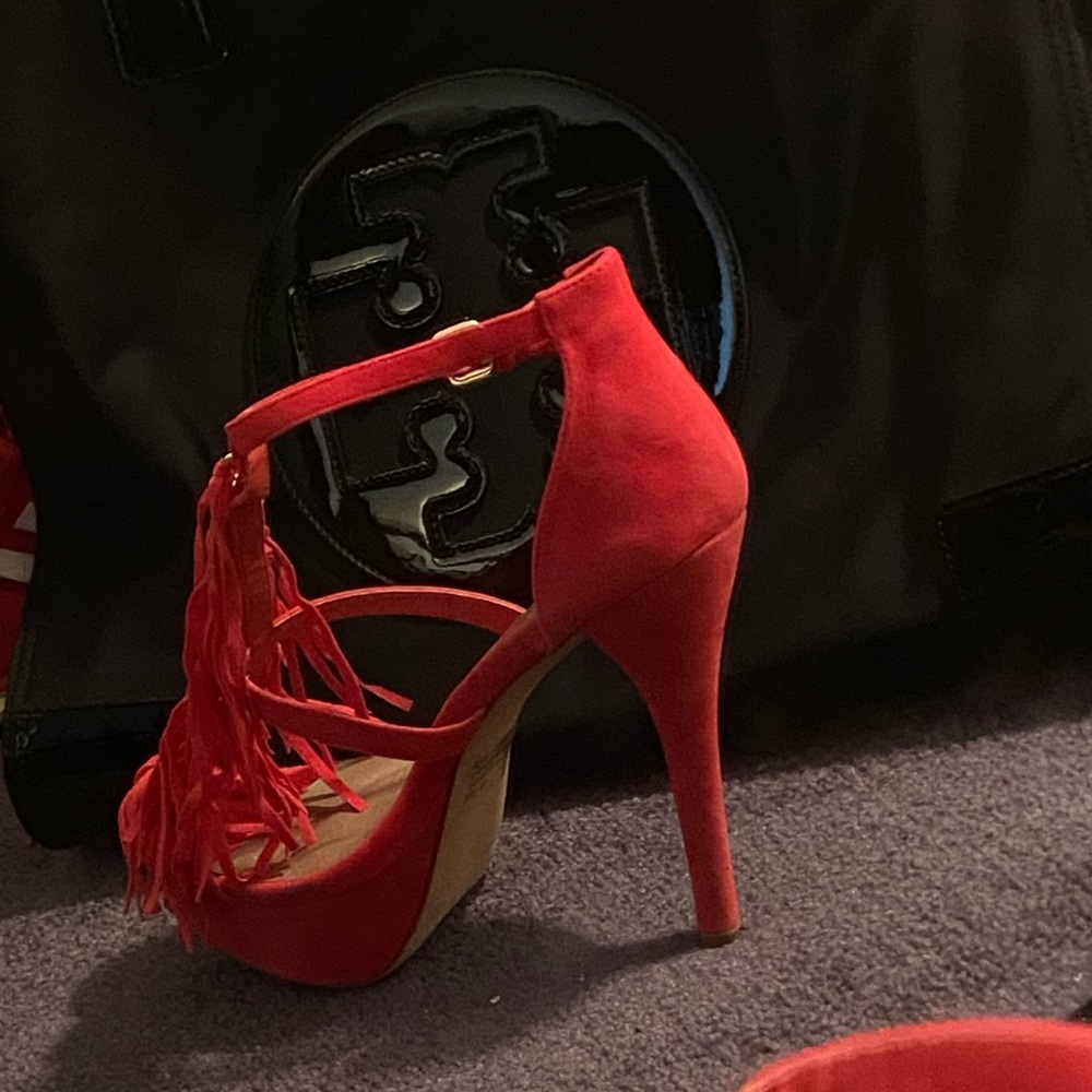 C. Label smashing sandals in salmon!